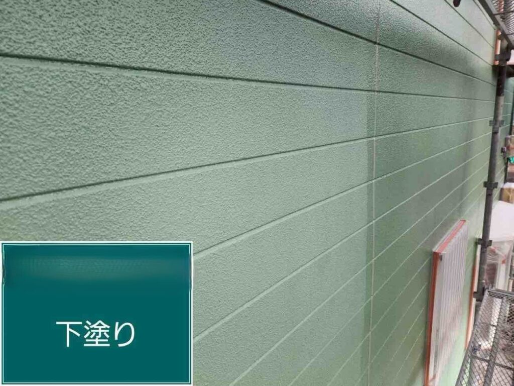 外壁に下塗り